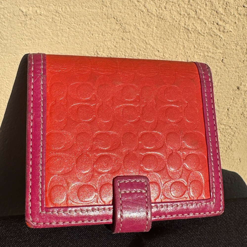 Coach Vintage Y2K Red and Pink Photo Wallet - Picture 3 of 4